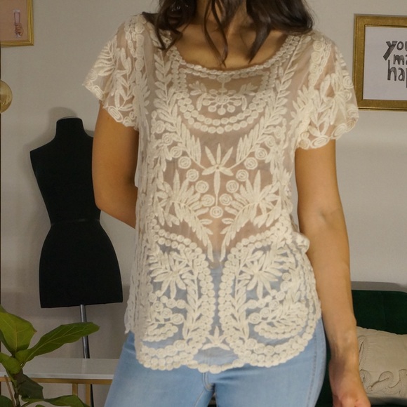 Tops - Lace Cream Short Sleeve Scoop Neck Top Size S/M